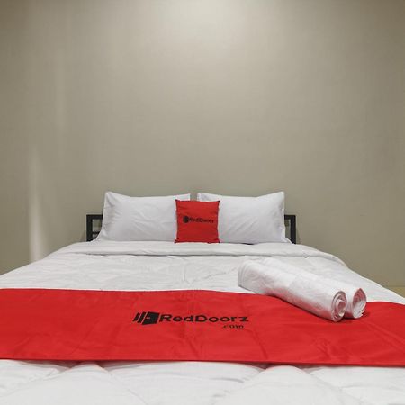 Reddoorz Near Puri Indah Mall Yakarta Exterior foto