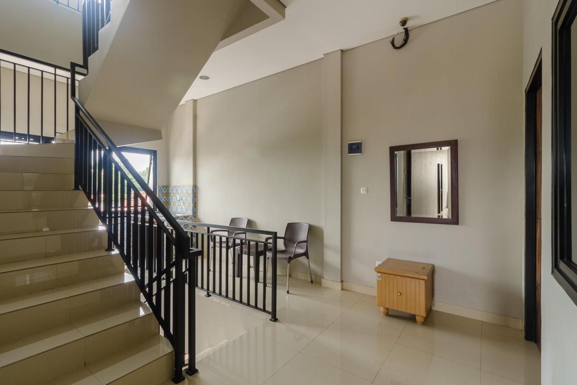 Reddoorz Near Puri Indah Mall Yakarta Exterior foto