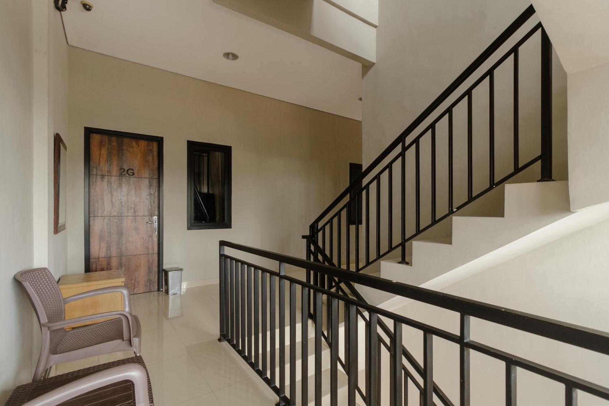 Reddoorz Near Puri Indah Mall Yakarta Exterior foto