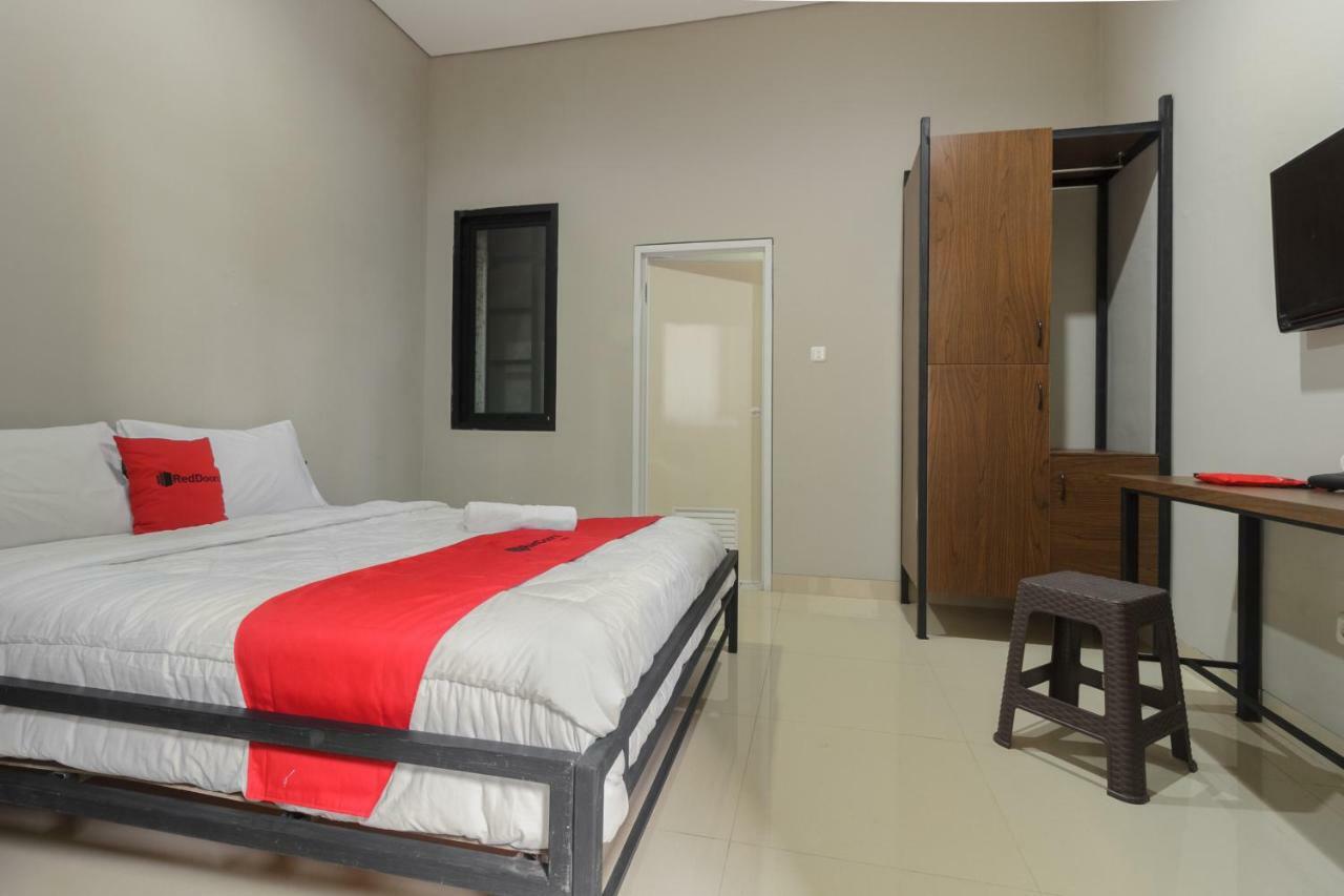 Reddoorz Near Puri Indah Mall Yakarta Exterior foto