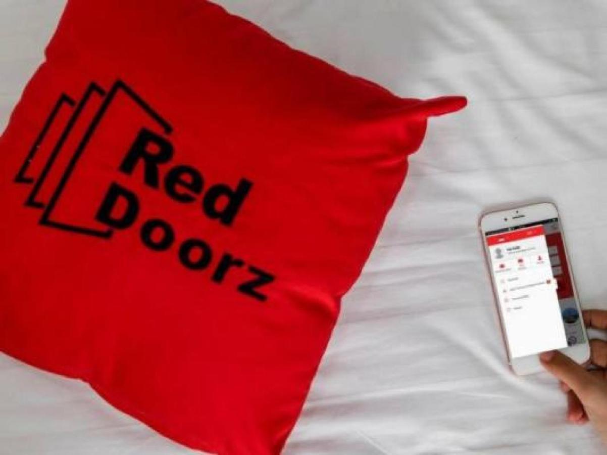 Reddoorz Near Puri Indah Mall Yakarta Exterior foto